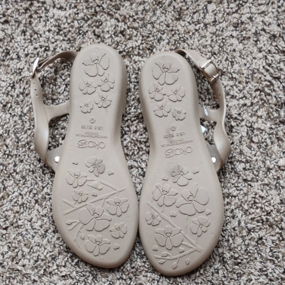 NEW Oka‑B for Soft Surroundings Shell & Bead T‑Strap Sandal Size 8 Beige